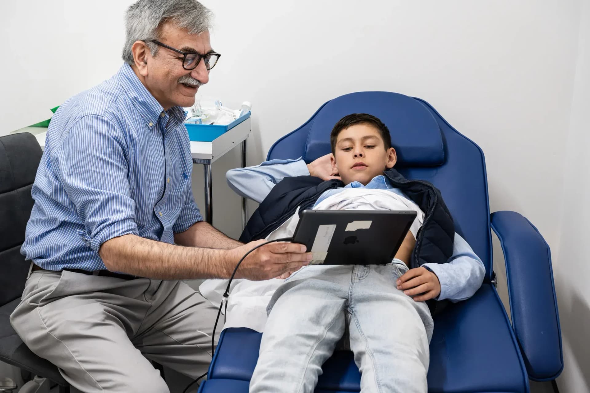 Doctor with patient at House of Health